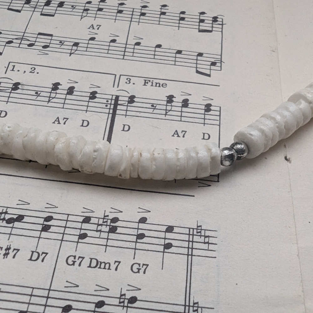 Elegant White Beaded Necklace - Picture 3 of 7
